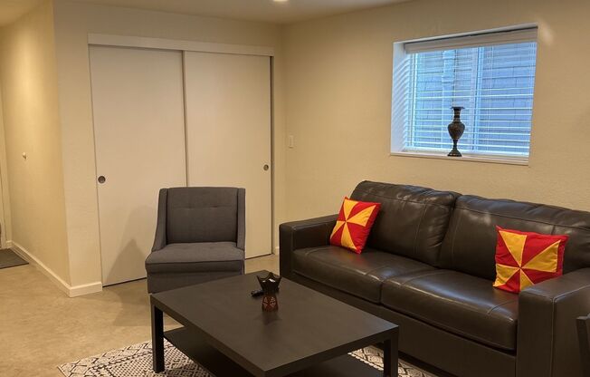 2 beds, 1 bath, $2,800