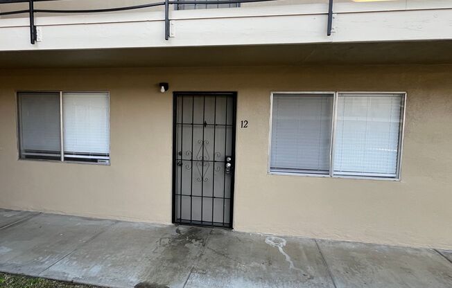 2 beds, 1 bath, 900 sqft, $1,075, Unit 12