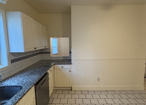 3 beds, 1 bath, 1,250 sqft, $3,000, Unit 1