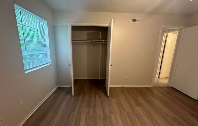 1 bed, 1 bath, 700 sqft, $1,254, Unit OCR-235