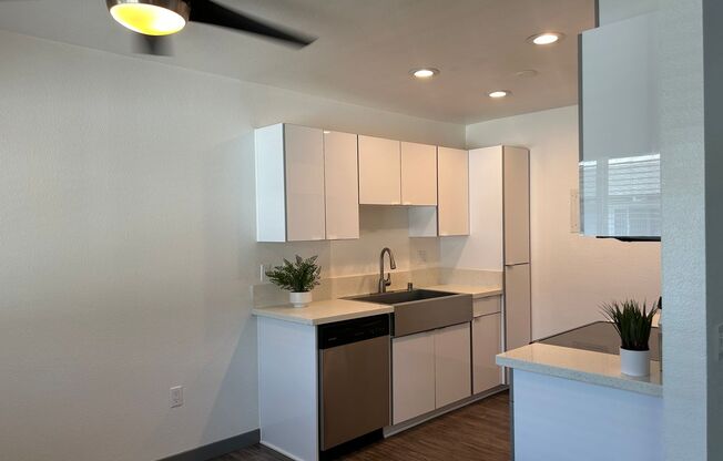 2 beds, 1 bath, 950 sqft, $2,955, Unit D006