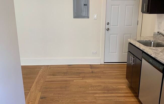 Studio, 1 bath, $1,195, Unit 4847-2C