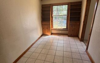 3 beds, 1 bath, $899