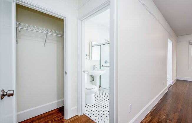 Studio, 1 bath, 461 sqft, $1,350, Unit 211