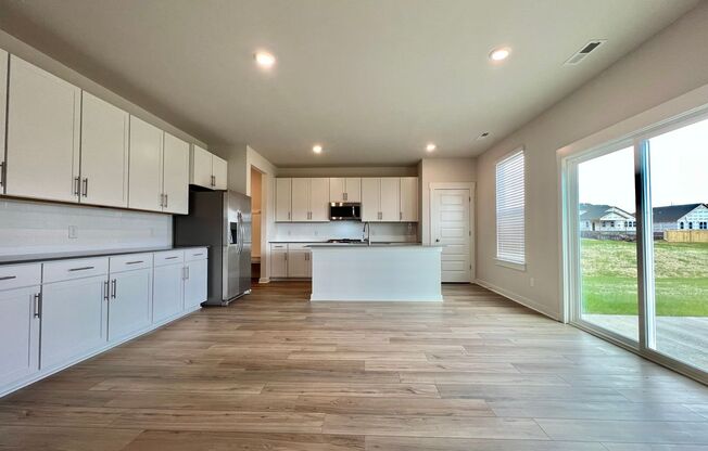 Like New 5 Bed, 3.5 Bath Home w/ 2 Car Garage in Desireable Harvest Point