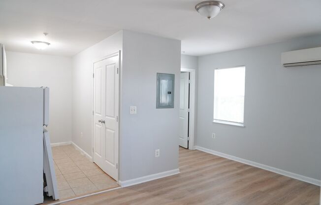 1 bed, 1 bath, $1,382, Unit 14