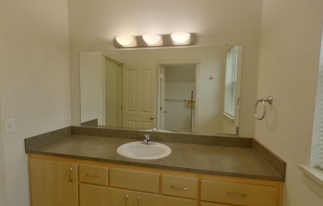 3 beds, 1.5 baths, 1,302 sqft, $2,550, Unit 1