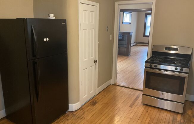 1 bed, 1 bath, 850 sqft, $1,042, Unit Lower