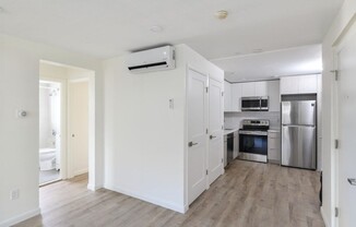 2 beds, 1 bath, 700 sqft, $3,700, Unit 8