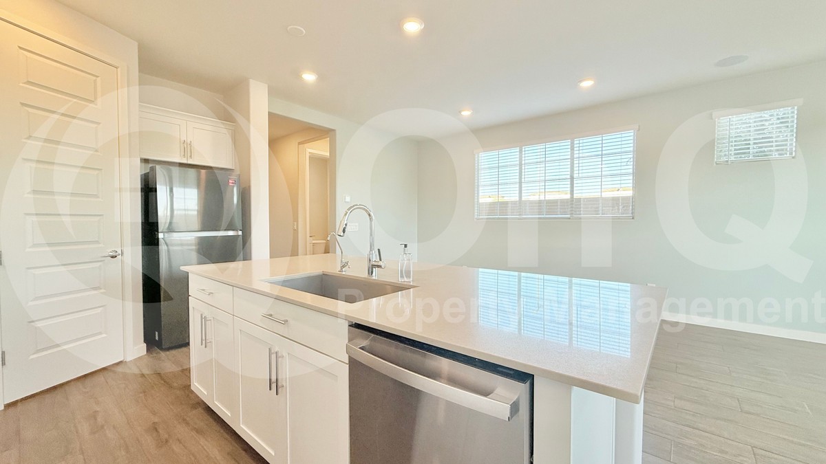 708 N BAY DR