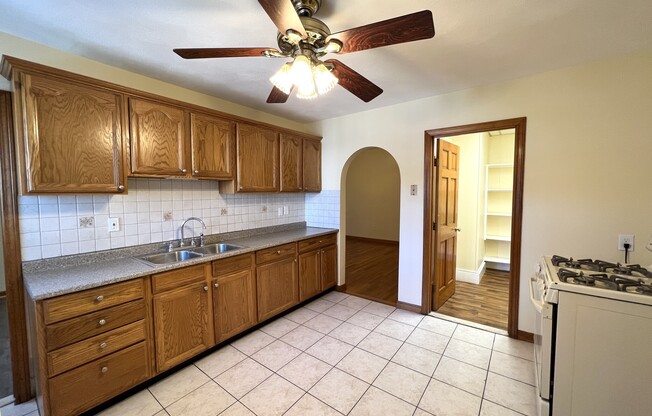 3 beds, 1 bath, $3,650, Unit 2
