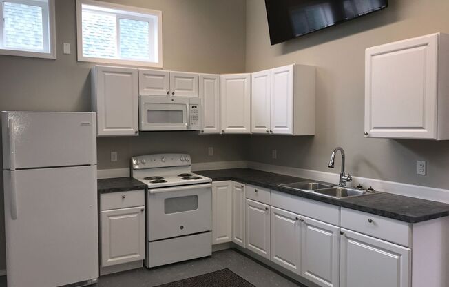 Loft Apartment/ Garage For Rent