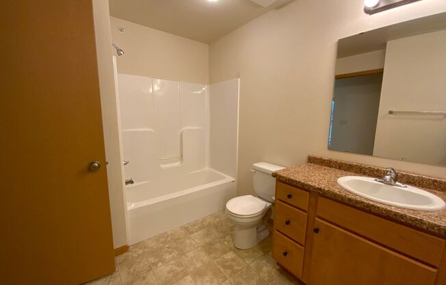 2 beds, 1 bath, 963 sqft, $1,365, Unit RT 7105-28