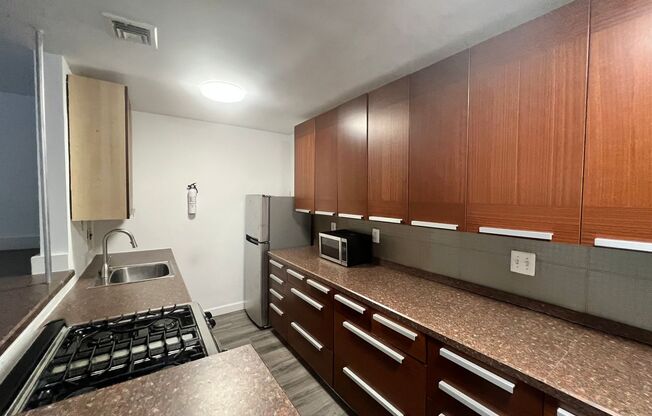 1 bed, 1 bath, $1,800, Unit (#103)