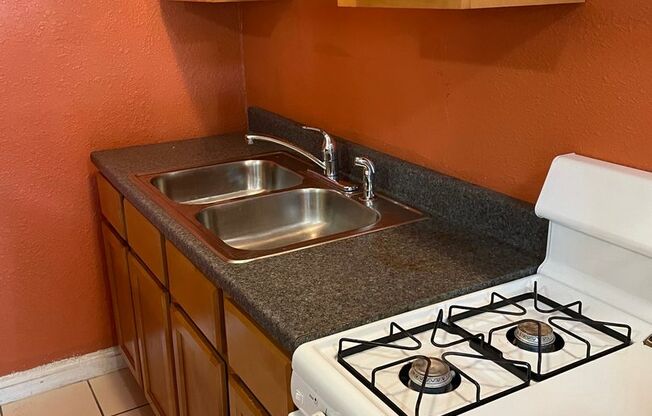 Studio, 1 bath, $795, Unit 33