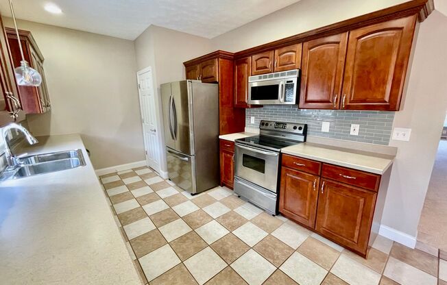 3 Bed 2 full and 2 1/2 Bath- Imperial PA