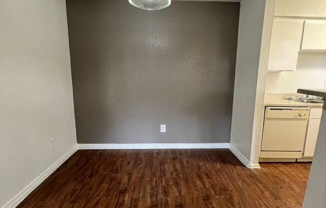1 bed, 1 bath, 660 sqft, $900, Unit 31-1801