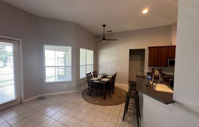 Beautiful 4 Bed 3 Bath Home in Sanford!