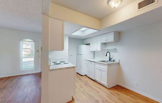 2 beds, 1.5 baths, $1,500, Unit Unit 2436