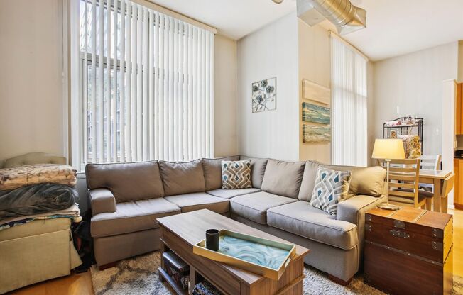 1 bed, 1 bath, $2,500