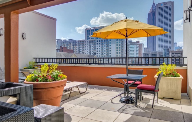 Biltmore at Midtown apartments in Atlanta, GA photo of rooftop deck