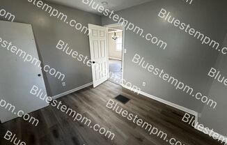 2 beds, 1 bath, $875