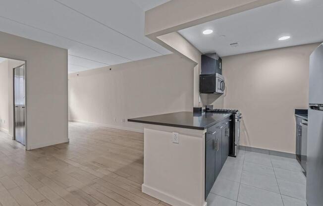 2 beds, 1 bath, 754 sqft, $3,400, Unit A2D