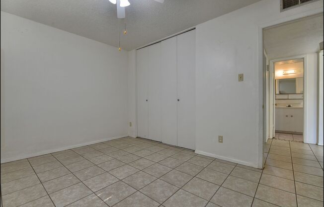 2 beds, 1 bath, $1,350, Unit # #A