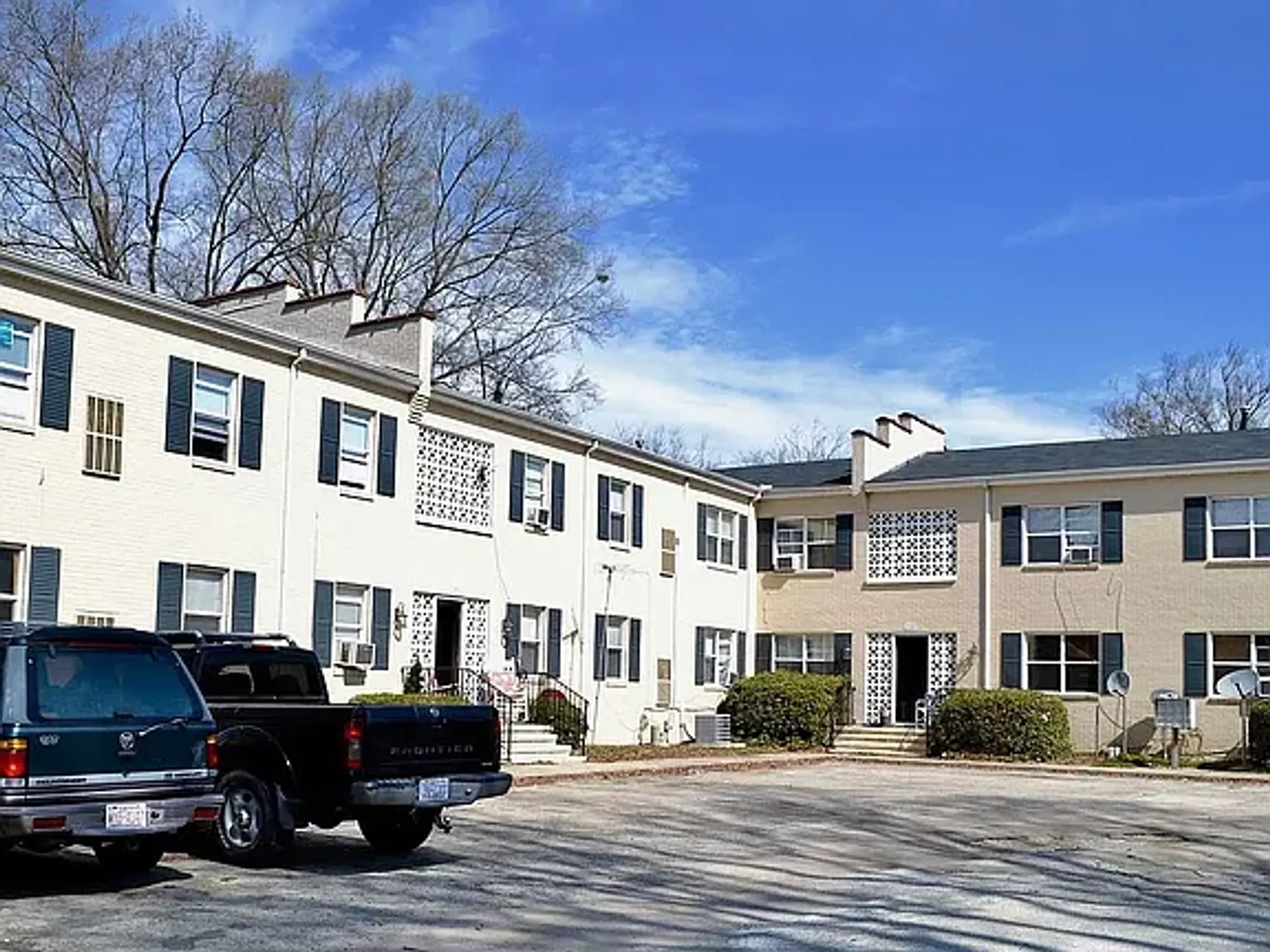 718 Sunset Ave Apartments