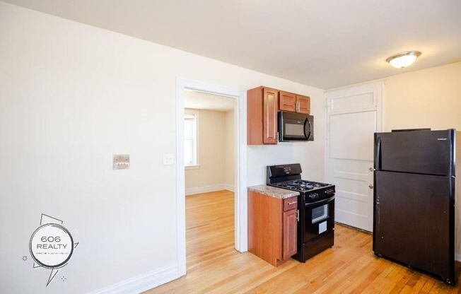 Studio, 1 bath, $850, Unit 5011-9