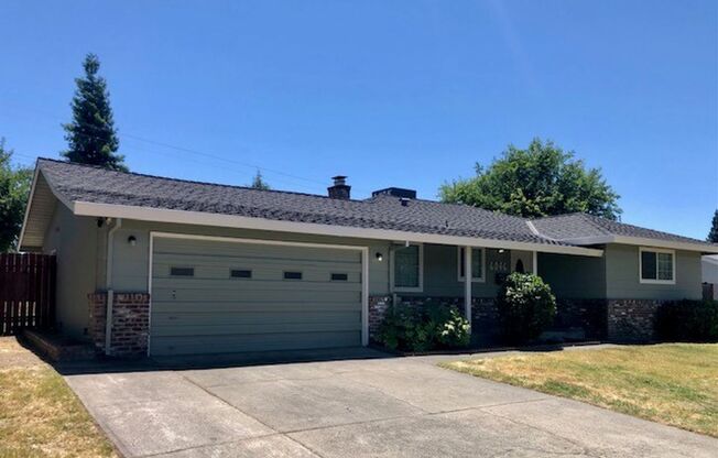 Nice 3 bed, 2 bath home in Carmichael
