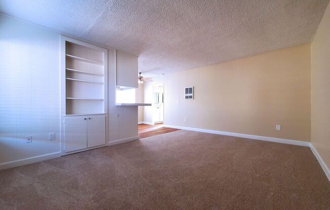 2 beds, 1 bath, $2,195, Unit 18