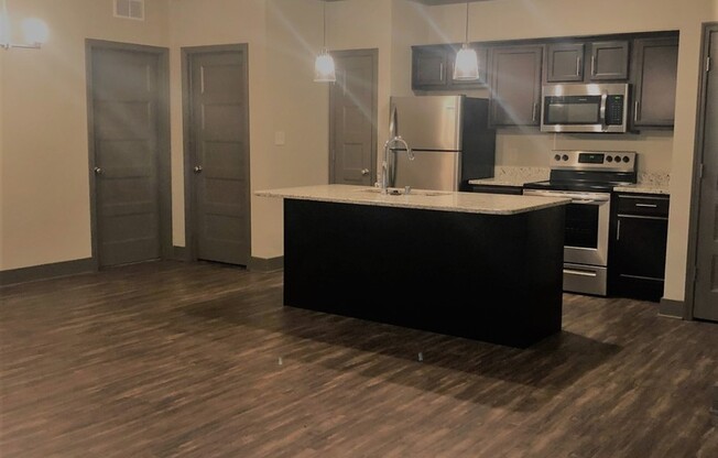 1 bed, 1 bath, 765 sqft, $815, Unit 16