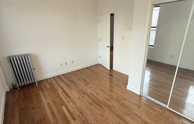 2 beds, 1 bath, $4,000, Unit 1D