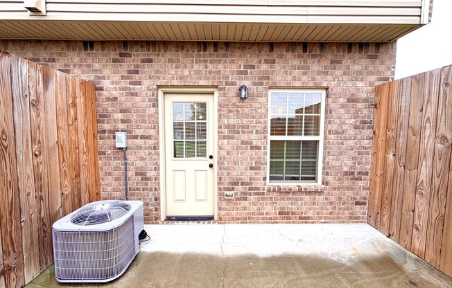 2 beds, 1.5 baths, $1,295