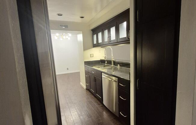 2 beds, 2 baths, 1,264 sqft, $3,100, Unit 207