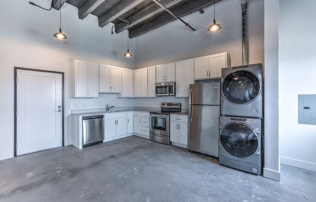 1 bed, 1 bath, 722 sqft, $1,350, Unit A402