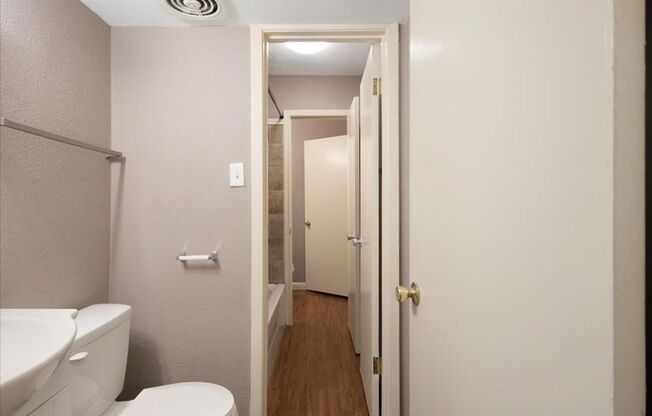 2 beds, 1.5 baths, 825 sqft, $960, Unit 310