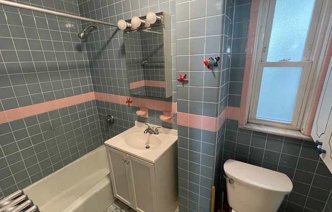 3 beds, 1 bath, $2,900, Unit 1