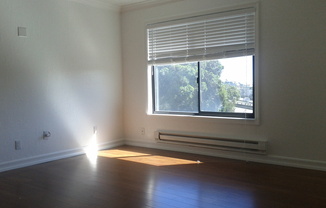 2 beds, 1 bath, $2,850, Unit # 2