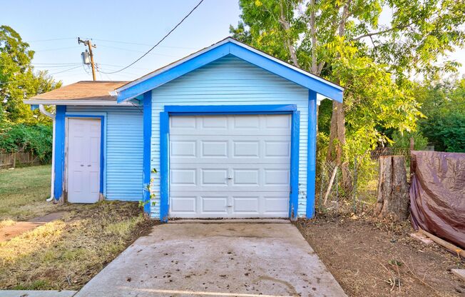 Beautiful 3 Bed 2 Path near the Plaza District: 1927 NW 14th Street