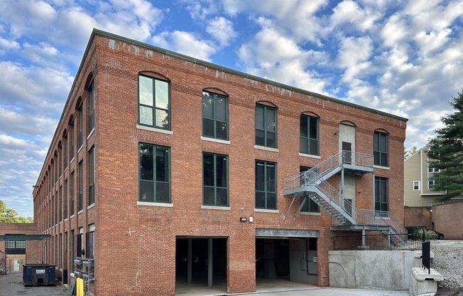 1665 MAIN ST