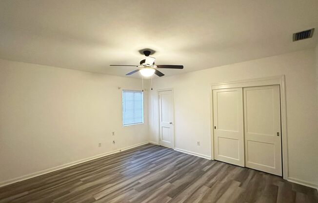 Large 3 Bedroom, 2.5 Bathroom House -- Across from UF Law School