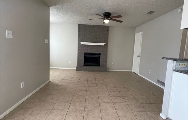 2 beds, 1.5 baths, 800 sqft, $1,195