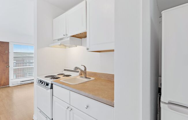 Studio, 1 bath, 355 sqft, $1,275, Unit 301