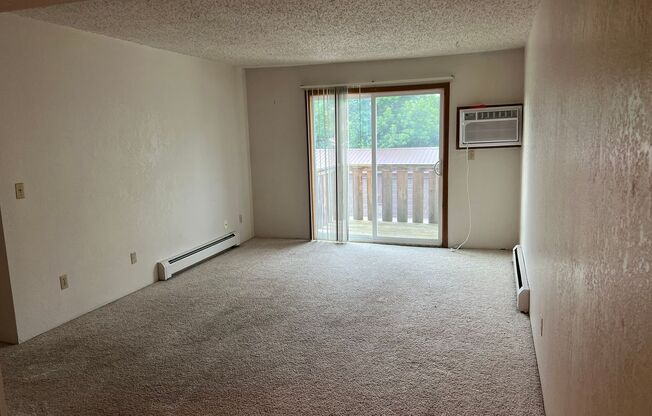 2 beds, 1 bath, 750 sqft, $900, Unit A-06