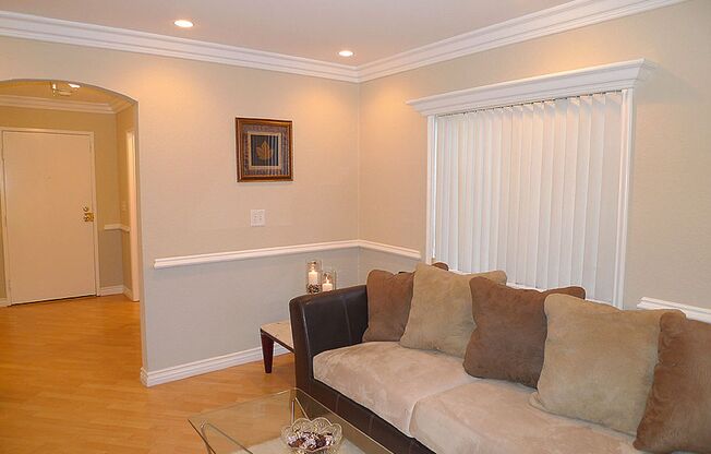 2 beds, 2 baths, 910 sqft, $2,595, Unit 410