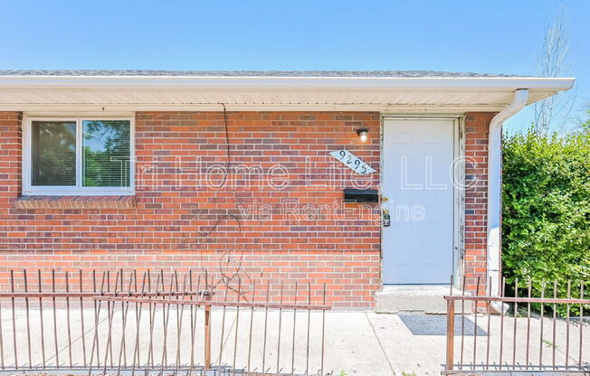 9295 E 14 AVE