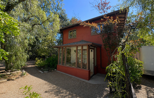 Charming 2 Bedroom Ojai Home with All Utilities Included