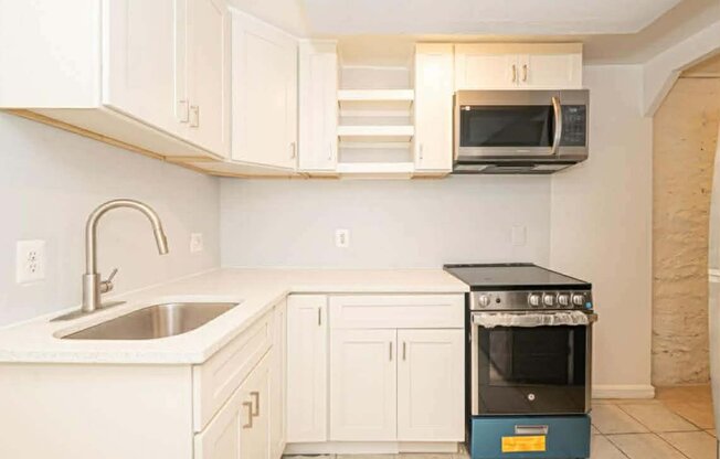 307 E 25 ST